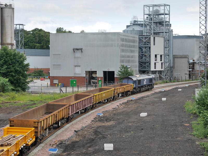 Cameron Bridge sleepers: Sleepers being delivered to the work site at Cameron Bridge with 66031 at the far end.
5 July Photo of Cameron Bridge sleepers