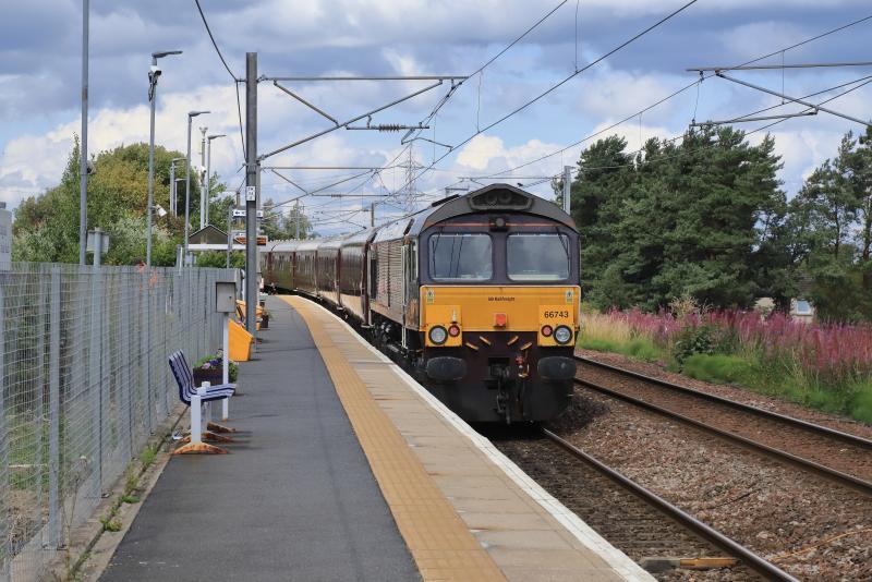5H85: 66743 on the rear of 5H85 12.37 Craigentinny to Edinburgh approaching Niddrie South Jct on 28/07/2023 Photo of 5H85