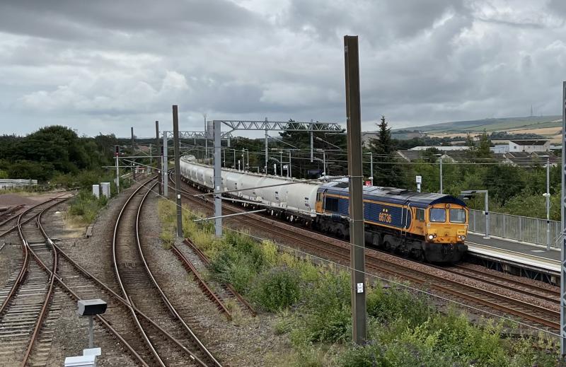Photo of GBRf 66736 Through Dunbar with 6S45