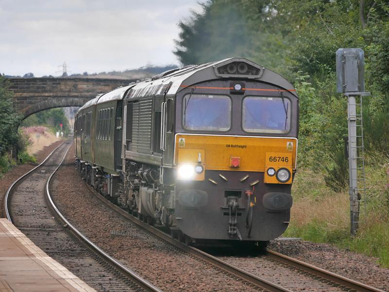 Dalgety 66746: 66746 leans into the curve through Dalgety Bay with the 'Royal Scotsman' from Edinburgh to Keith. 28 August Photo of Dalgety 66746
