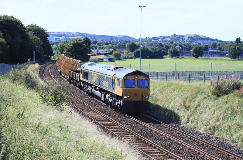 6X25 3 Hours late: 66712 on 6X25 08.10 Stirling North to Millerhill S.S.passing Peffermill Playing Fields on 03/09/2023. 2 hours made up as 6X25 went direct from Larbert to Craiglockart Jct. Photo of 6X25 3 Hours late