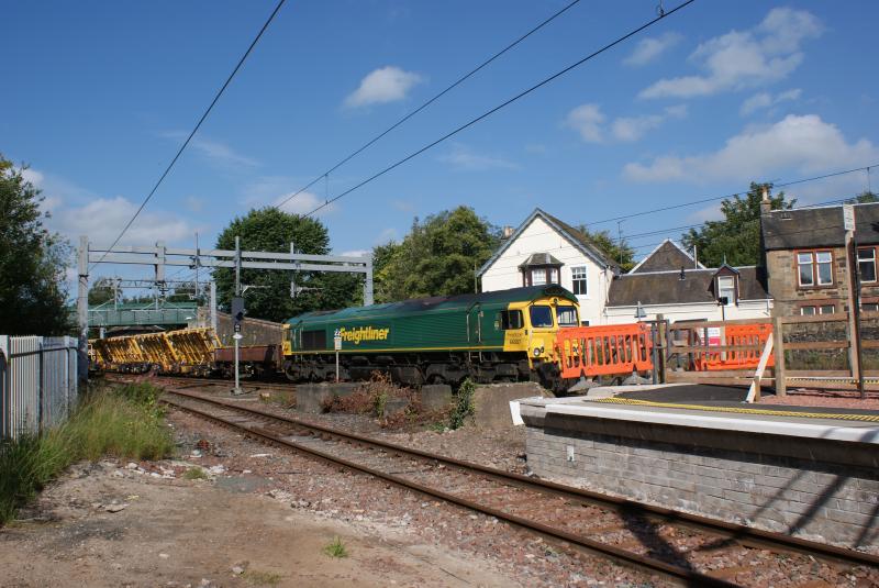 Photo of 66557 on 6X22 that brought in the 53A Down Main half of Dunblane's new South Crossover. 