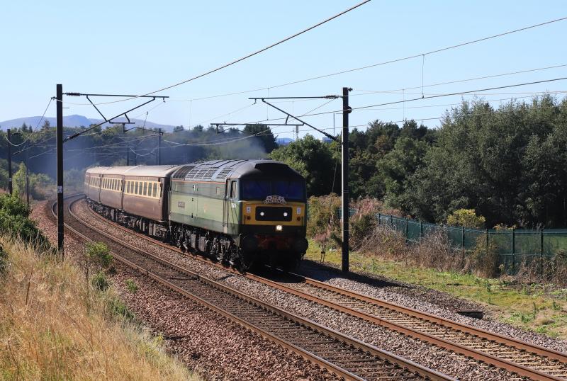 1Z51: D1924 (47810) + D6851 on 1Z51 08.16 Inverness to Stevenage approaching Inveresk on 04/09/2023 Photo of 1Z51