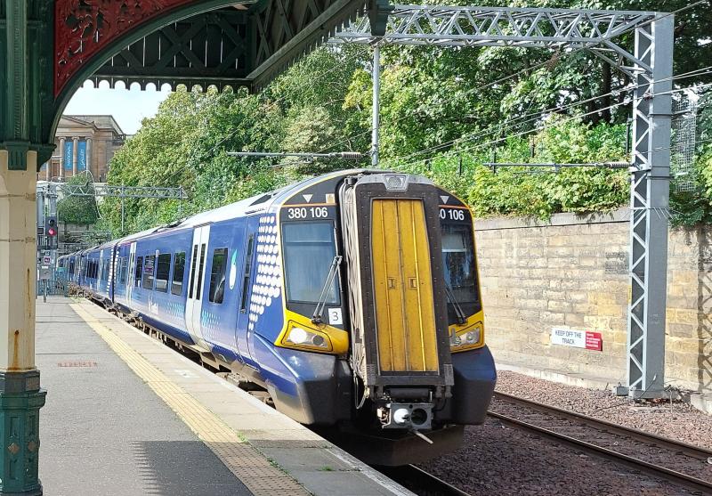 1C95: 380 106 + 380 017 arriving Edinburgh Waverley right-
time with Port Adventures (for Disney Cruises) charter
10.06 from Greenock Central. No Goofy headboard, sadly.. Photo of 1C95