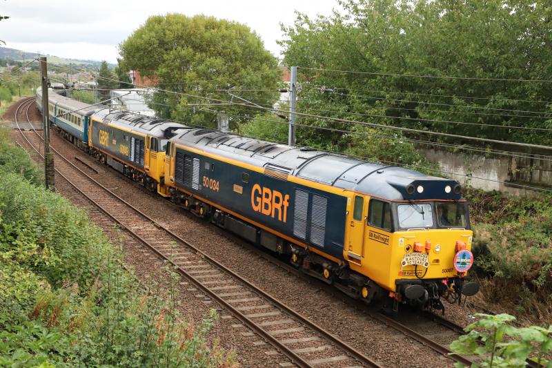 50 007 and 50 049 on 1Z50: 50 007 Herculs and 50 049 Defiance pass Shandon
Crescent, Gorgie on 1Z50 0530 Swindon to Edinburgh
Pathfinder tours Pilgrim Centurion. Photo of 50 007 and 50 049 on 1Z50