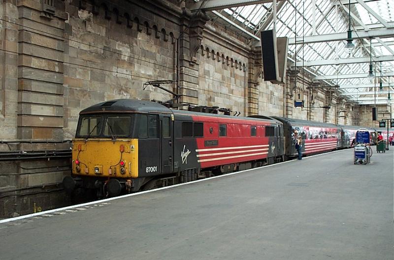 Photo of 87001 at Glasgow Central (21 July 2001)