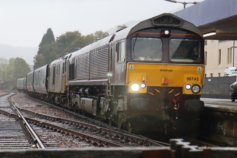 GBRf 66743 +73968 @ Fort William: Picture taken yesterday as the FW Sleeper rolled into Platform 1 at Fort William with 6 carriages. Photo of GBRf 66743 +73968 @ Fort William