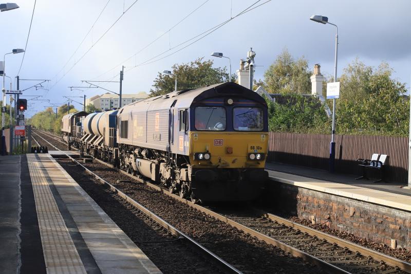 3S93: 66109 & 66063 on 3S93 07.48 Stirling to Slateford Depot at Kingsknowe on 12/10/2023. Locos getting dirty Photo of 3S93