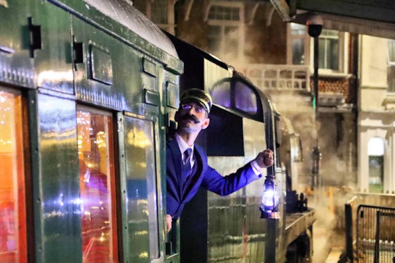 Polar Express Swanage: Does the guard and coach look familiar Mr picture editor of the Courier? Photo of Polar Express Swanage