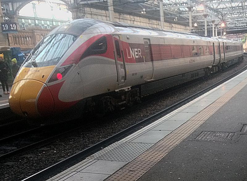 800109EDB.jpg: LNER AZUMA 801109 waits at Edinburgh Waverley with A service to Aberdenn on 25th November 2023. Photo of 800109EDB.jpg