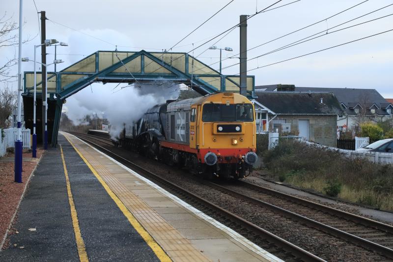 5Z98: 20132 with 60007 on 5Z98 09.36 Joppa Straight to Carlisle Upperby TMD at Prestonpans on 27/11/2023. 60007 steaming well Photo of 5Z98