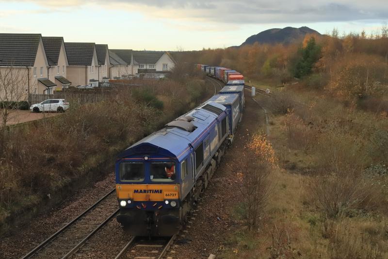 4E04: 66727 on 4E04 11.06 Mossend to Doncaster at Niddrie West Jct on 30/11/2023 Photo of 4E04