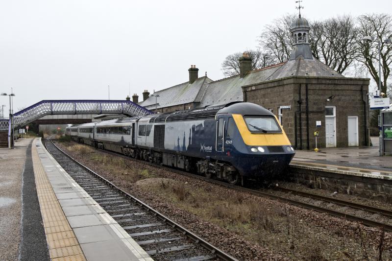 43141-021 INVERURIE 22.12.23 (1).jpg: ARRIVING ON TIME WITH THE 14.05 AT INVERURIE---IN DISTINCTLY UNCHRISMASSY UBERDREICH WEATHER. Photo of 43141-021 INVERURIE 22.12.23 (1).jpg