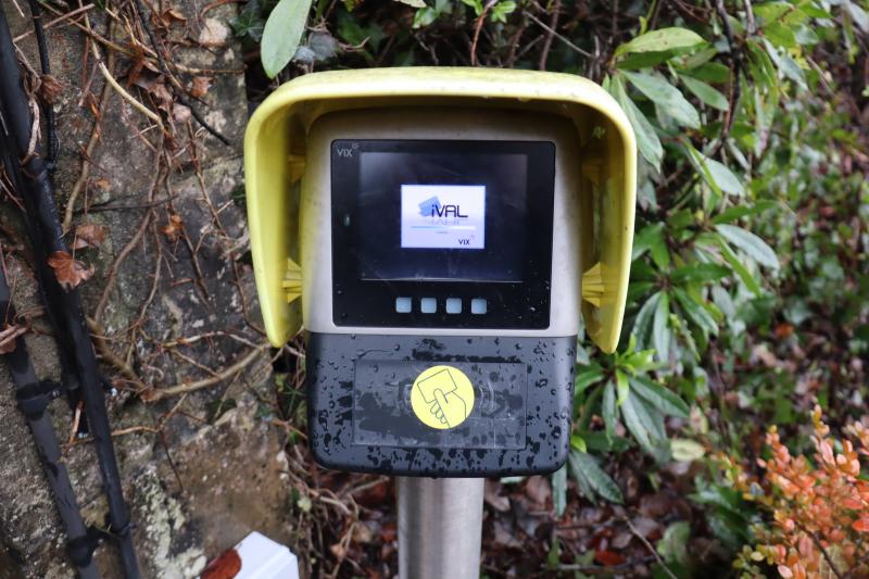 Smartcard Reader - Lochawe Station: Might be difficult to use as it seemed to be continuous download mode. Photo of Smartcard Reader - Lochawe Station