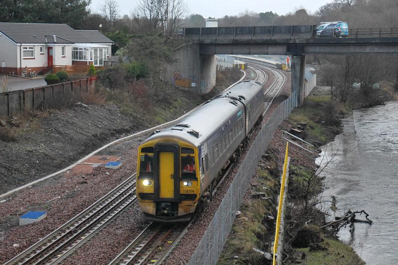 Cameron Bridge 158704: 158704 draws away from the new Cameron Bridge station with a crew training run from Leven to Glenrothes with Thornton. Photo of Cameron Bridge 158704