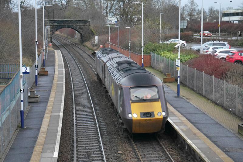 Bay HST: 43285 and 43321 pass Dalgety Bay with the Leven - Slateford route learner. Photo of Bay HST