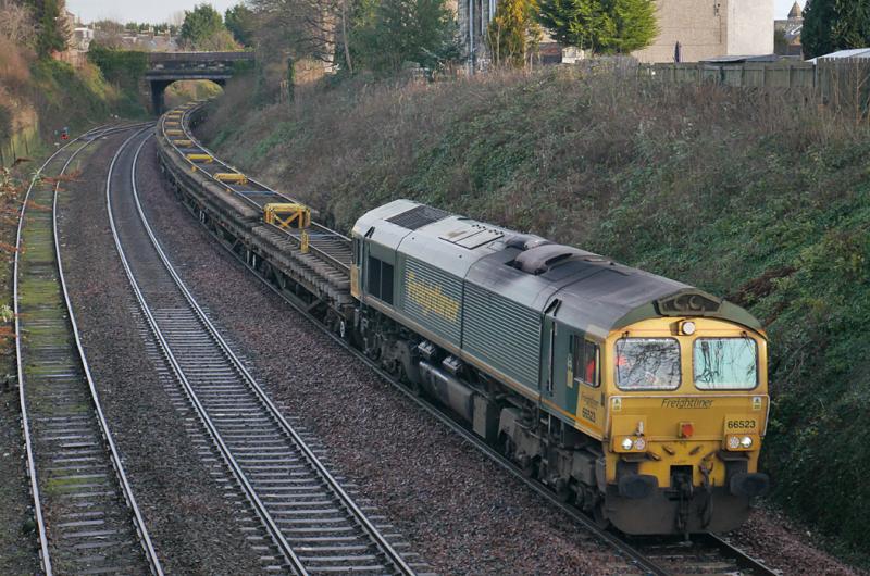 Kirkcaldy 6K01: Freightliner 66523 nears Kirkcaldy station with 6K01 from Cowdenbeath to Millerhill, carrying track panels recovered from the Crossgates area. Photo of Kirkcaldy 6K01