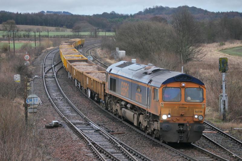 Inverkeithing 66736: 66736 passes Inverkeithing East Junction with 6K11 from Dundee to Millerhill. Photo of Inverkeithing 66736