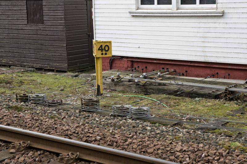 HUNTLY SB 4.2.24 b.jpg: NOTE THE PRESSURISED GREASE FILLED CANISTERS PROVIDING AUTO LUBRICATION FOR THE PIN JOINTS. Photo of HUNTLY SB 4.2.24 b.jpg