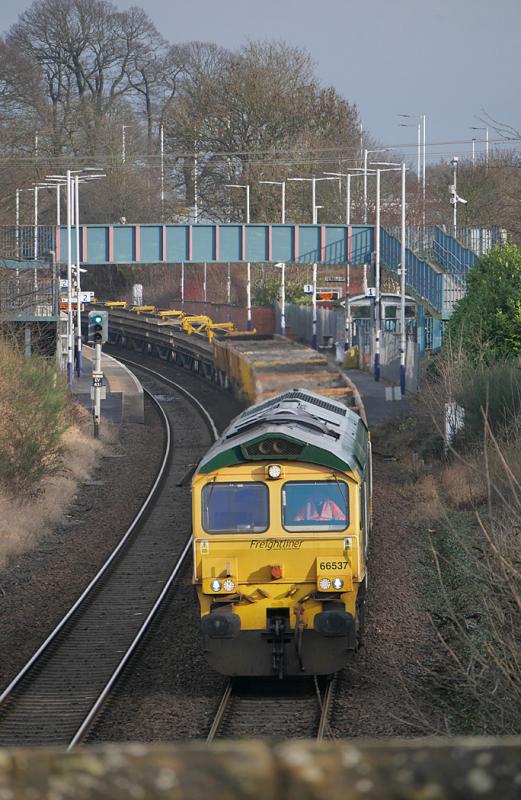 Bay 66537: Freightliner 66537 leads 6K10 from Dundee to Millerhill through Dalgety Bay. GBRf 66775 is on the rear. Photo of Bay 66537