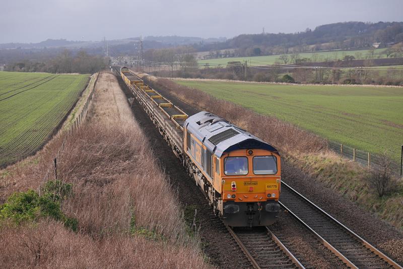 Hillend 66775: GBRf 66775 brings up the rear of 6K10 from Dundee to Millerhill as it approaches Inverkeithing East Junction. Freightliner 66537 leads. Photo of Hillend 66775