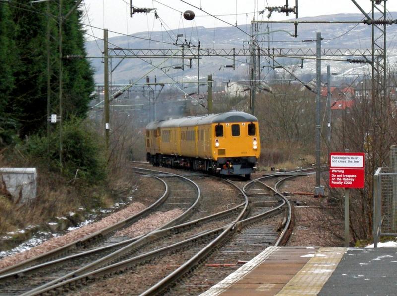 1Q21 approaching Westerton: DBSO 9701 propels 1Q21 GSM-R test train as it approaches Westerton at 1331 on 13th Feb 2009. Photo of 1Q21 approaching Westerton