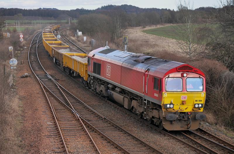 Inverkeithing East 66: DBC 66084 passes Inverkeithing East Junction with 6K07 from Newburgh to Millerhill. Photo of Inverkeithing East 66