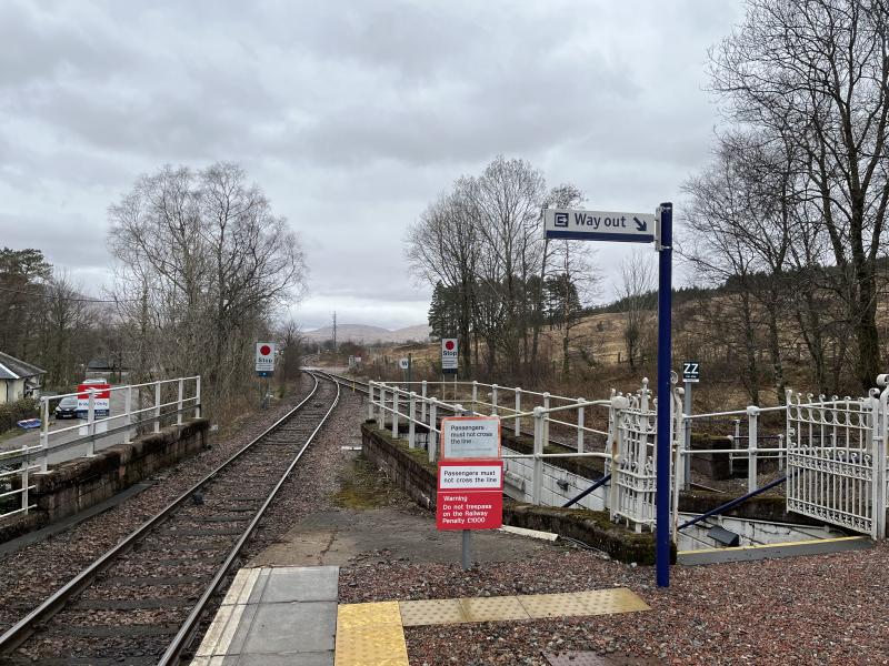 Bridge of Orchy - Barrier Free End!: Happy to see that for some reason no barrier has been erected at this end of the station so far! Photo of Bridge of Orchy - Barrier Free End!