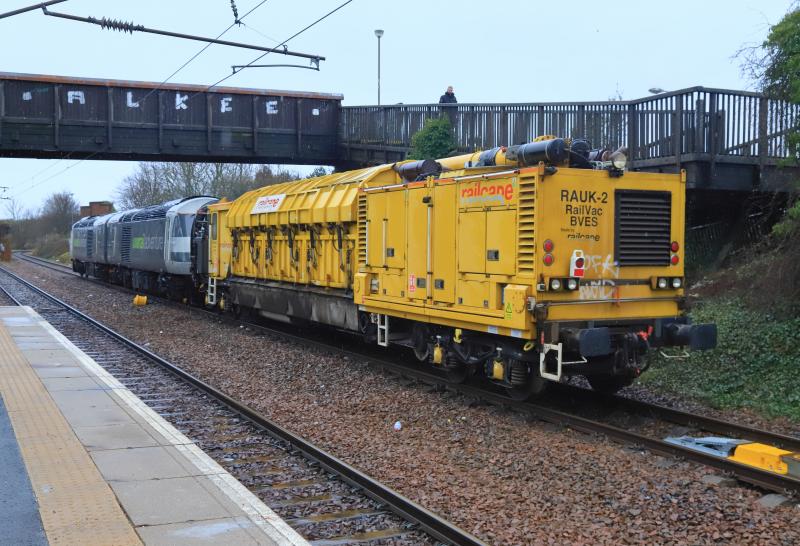 6X45 Railvac: 43484 + 43465 on 6X45 11.44 Boness Exchange Sidings to Crewe Basford Hall SSN passing Brunstane Station on 15/03/2024 with Railvac 99 70 9515 002-2 Photo of 6X45 Railvac