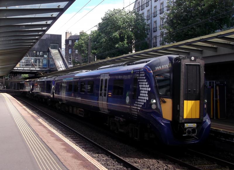 385025 at Haymarket: 385025 waits at Haymarket with a service to Dunblane on 4th July 2024. Photo of 385025 at Haymarket