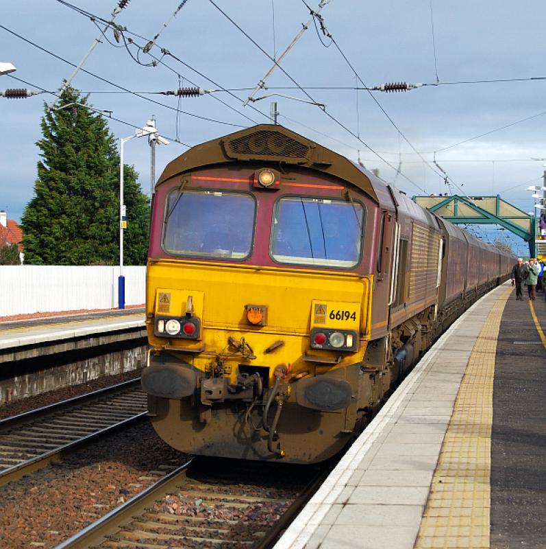 A GM Thing passing Prestonpans: Photo of A GM Thing passing Prestonpans