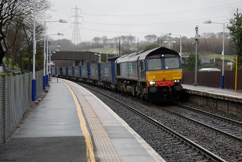 66428 on the 4Z16 Tesco Express through Croy Station: 4Z16 Diverted Grangemouth - Daventry at 08:50 through Croy Station on 14th March 2009. Photo of 66428 on the 4Z16 Tesco Express through Croy Station