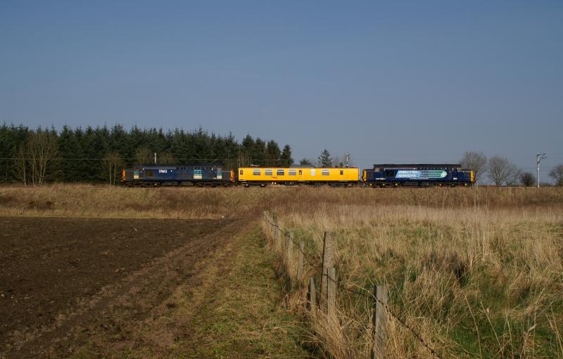 37's in the sun: 37612 leading test coach Mentor and 37069 heading for Largs Photo of 37's in the sun