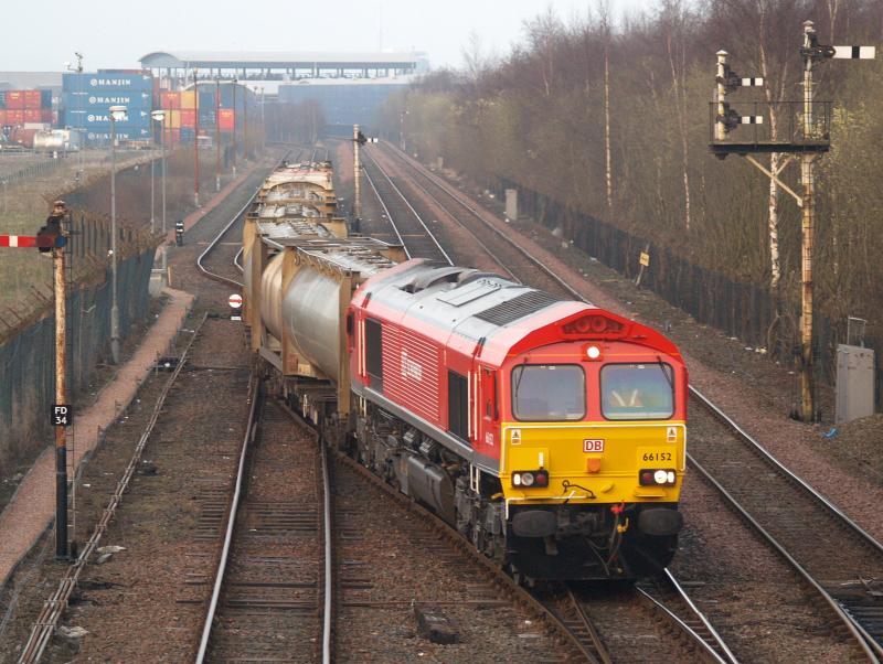 66152: 66152 on it's first visit to Scotland On Friday 20th. March 2008 working 6D68, Grangemouth - Mossend seen here departing Fouldubs Junction at 18:00. Photo of 66152