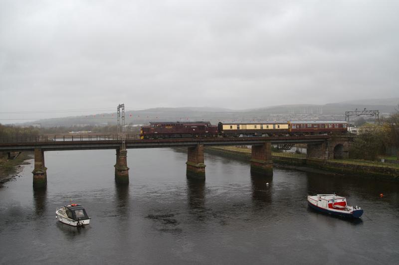 37676: WCRC 37676 with Network Rail saloon vehicle on a day out to Oban Photo of 37676
