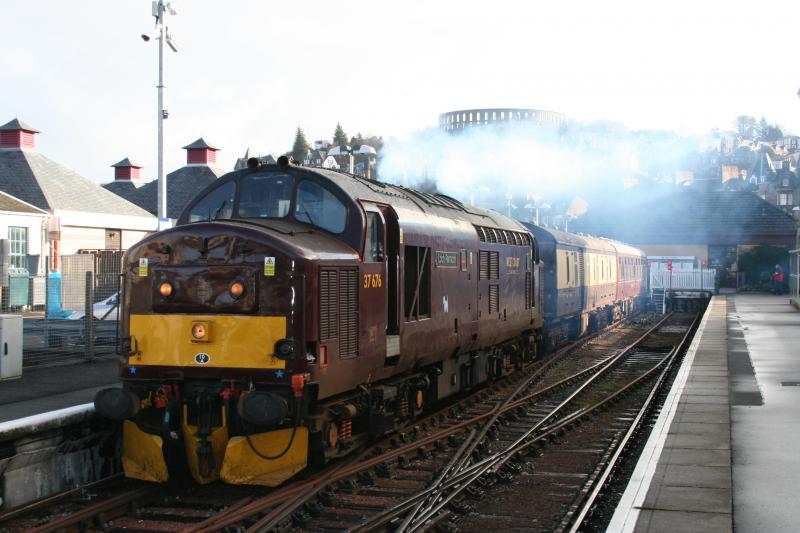 37676 on 2K19: 37676 BLOTS THE LAND SCAPE AT OBAN ON 2K19 Photo of 37676 on 2K19