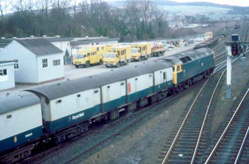47518- Perth departure: 1C89 1530 Aberdeen to Carstairs portion of the West Coast Postal leaving Perth in April 1986 behind 47518. Photo of 47518- Perth departure