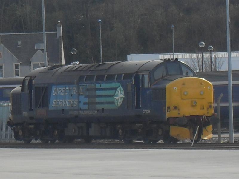 37229 : DRS 37229 Jonty Jarvis sitting in the Needlefield yard inverness Photo of 37229