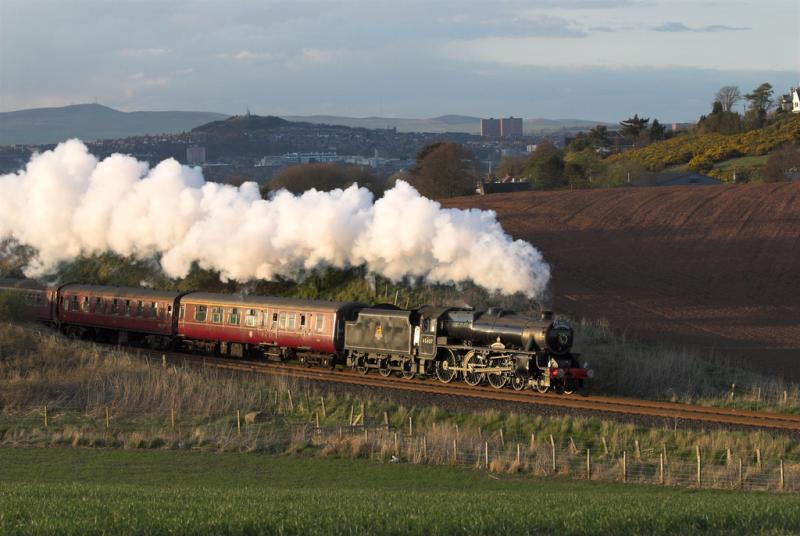 Wormit: After crossing the Tay, 45407 accelerates the Great Britain II tour round the curve at Wormit. 12 April 2009 Photo of Wormit