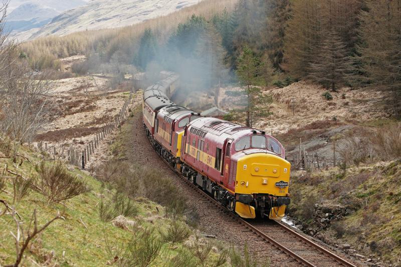 670 & 401 @ Tyndrum Lower: Photo of 670 & 401 @ Tyndrum Lower