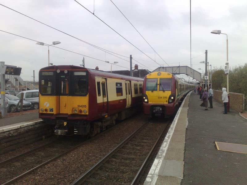 314 215 & 334 016 in Kilwinning 15/4/9: Photo of 314 215 & 334 016 in Kilwinning 15/4/9