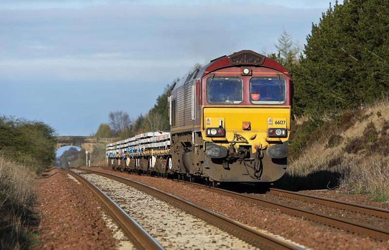 66127 approaches Breich: Photo of 66127 approaches Breich