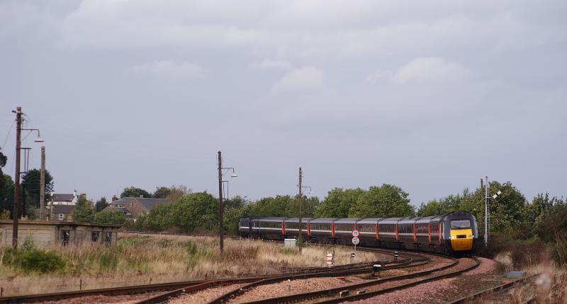 The Leuchars Curve: This NATEX HST is running on the upline round the Leuchars Curve and about to halt at the station. Photo of The Leuchars Curve