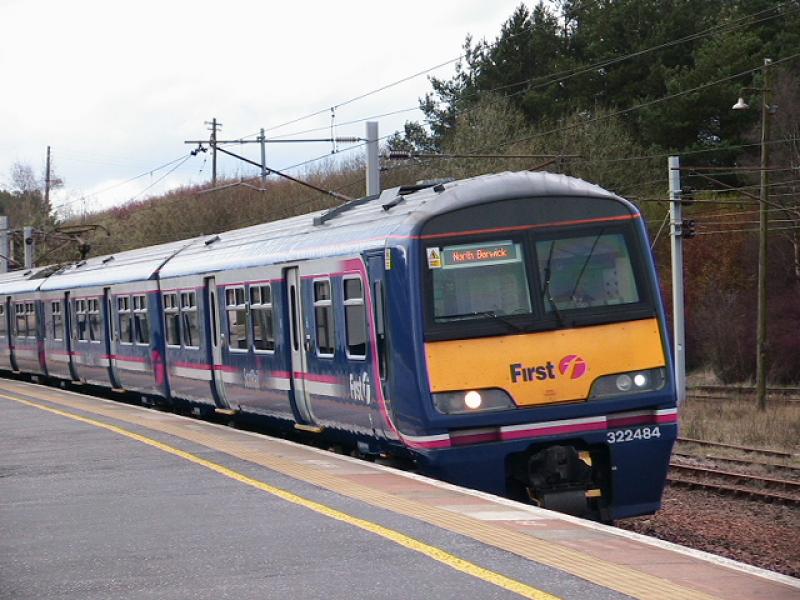 322484: first scotrail 322484 leaves carstairs for north berwick 10/4/09 Photo of 322484