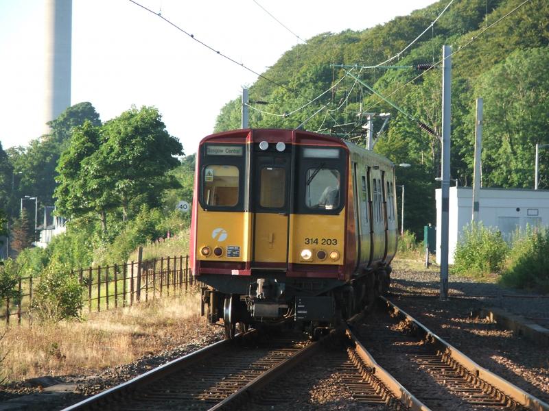 Class 314 departing: A 314 leaving Wemyss Bay for Glasgow Central Photo of Class 314 departing