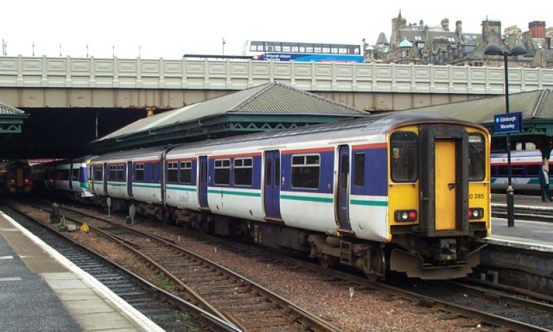 Photo of 150285 at Edinburgh, 26.Jan.2005