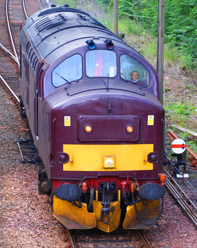 WCR Growler: Running westbound and running light , this Growler slows to be halted at Dunblane - August 2008 Photo of WCR Growler