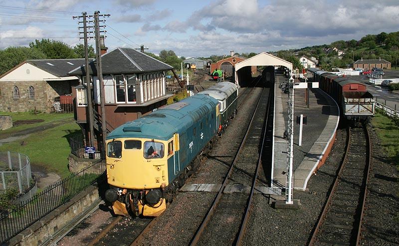 Class 26's at Bo'ness: Class 26's 26024 and D5310 run round having double headed the 4.15 pm Bo'ness to Birkhill, 09.05.09 Photo of Class 26's at Bo'ness