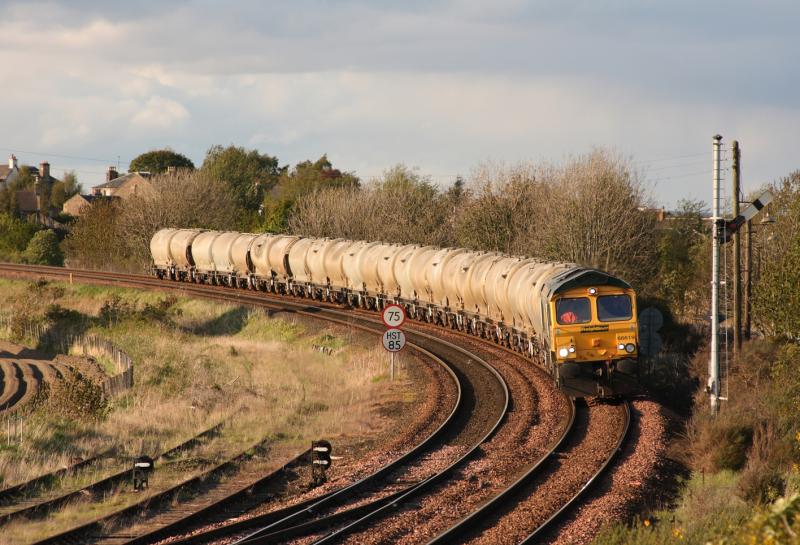 66619 6B32 Leuchars: 66619 heads South on 6B32, the 16:50 Craiginches to Oxwellmains empty cement. Taken on Friday the 9th of May 2009. Photo of 66619 6B32 Leuchars