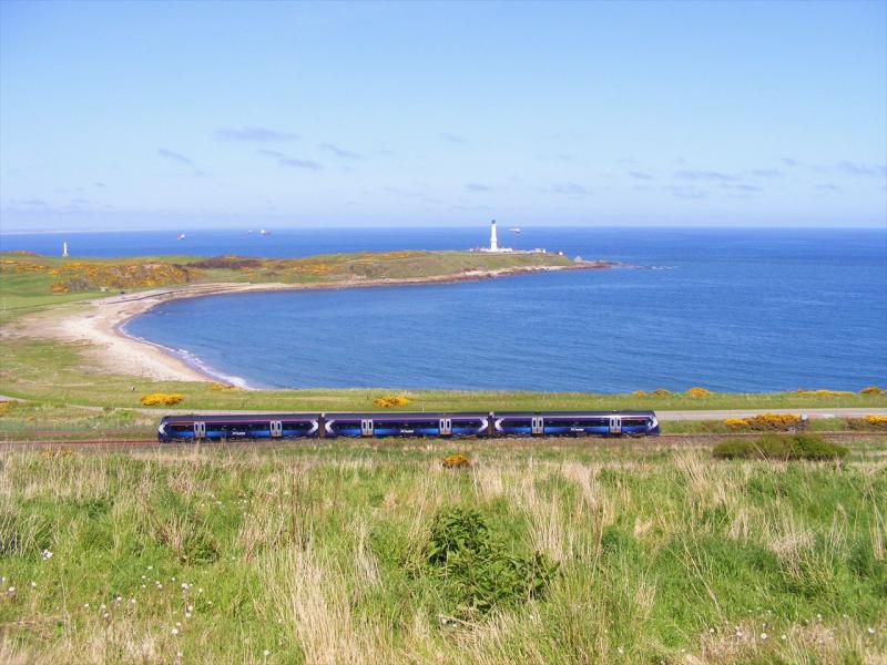 170434: 170434 rounds the curve at Nigg Bay working the 14:07 Aberdeen - Glasgow Queen St. service - 12/05/09 Photo of 170434